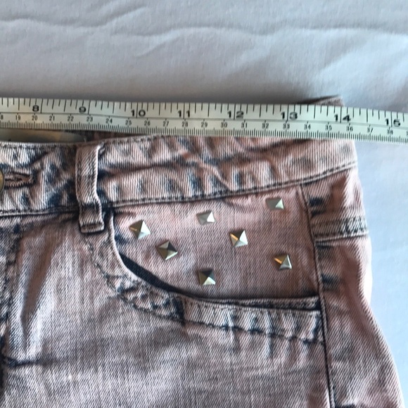 🌟Distressed Pink Studded Denim Shorts - Picture 5 of 8